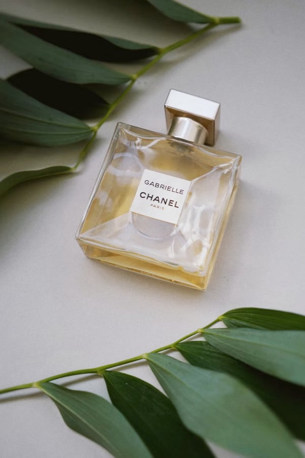 image of a parfum bottle